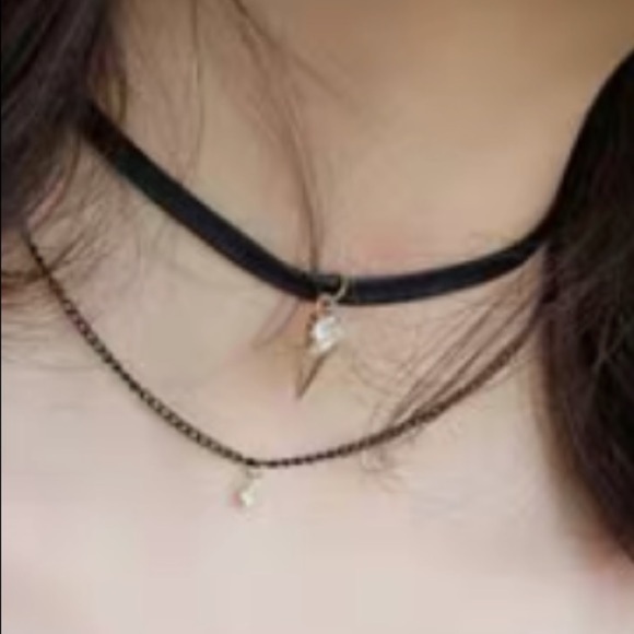 Jewelry - Faux diamond Pedant black choker necklace